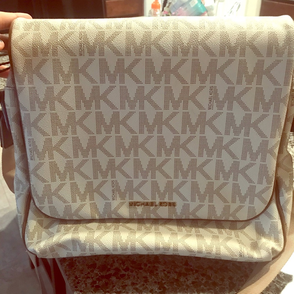 Micheal Kors Purse.